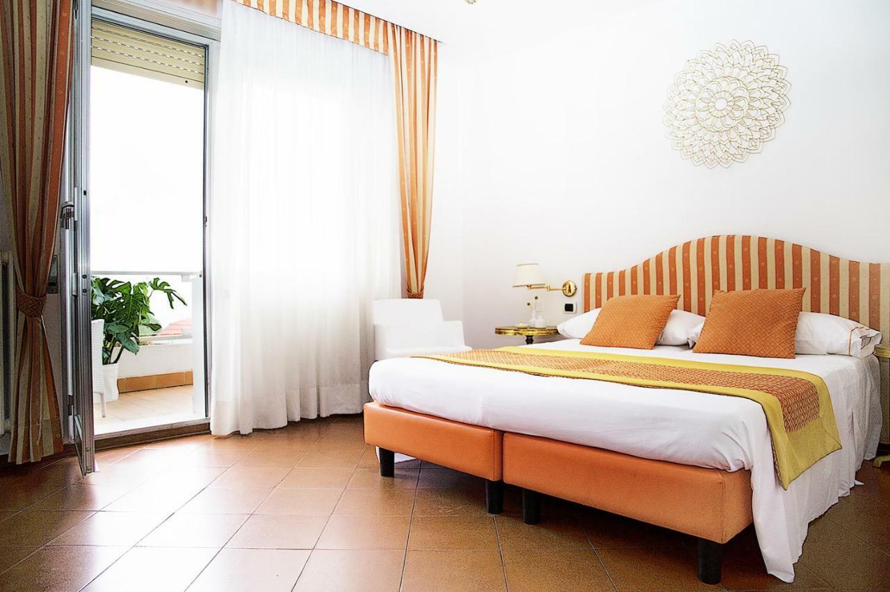 Hotel Iva Diano Marina Exterior photo
