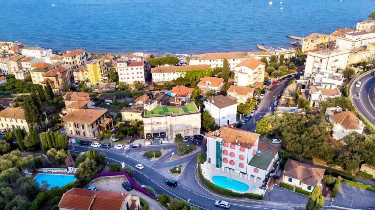 Hotel Iva Diano Marina Exterior photo